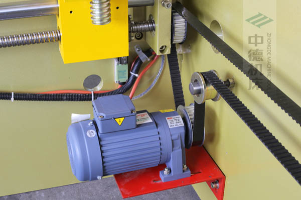ZDP-4022強(qiáng)扭矩電機(jī)，后退料迅速，鋼絲同步帶精確更靜音.jpg