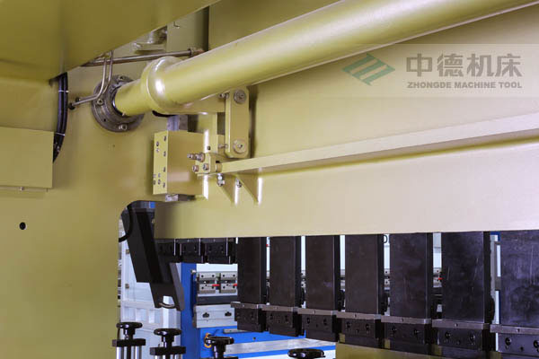 ZDPK-10032配有中德公司最新型扭軸同步裝置，強度高，能調(diào)節(jié)，專利技術(shù)